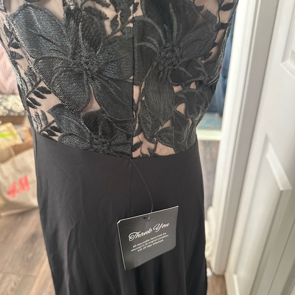 Black gown with black lace bodice - Picture 2 of 3